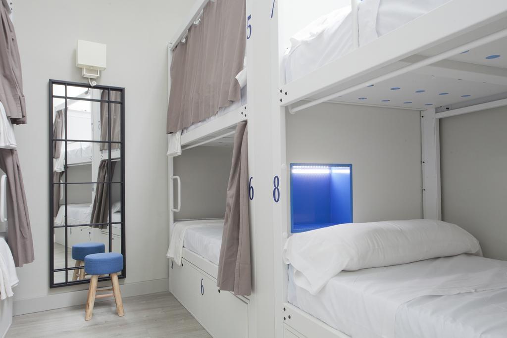 Bed 8-Bed Female Dormitory Room