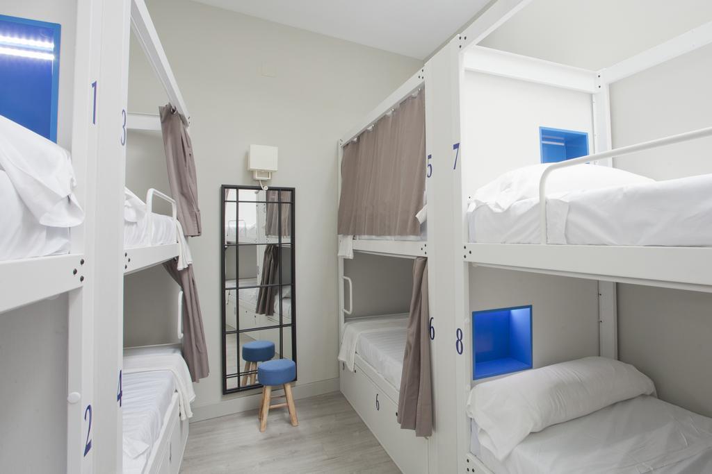 Bed 8-Bed Female Dormitory Room
