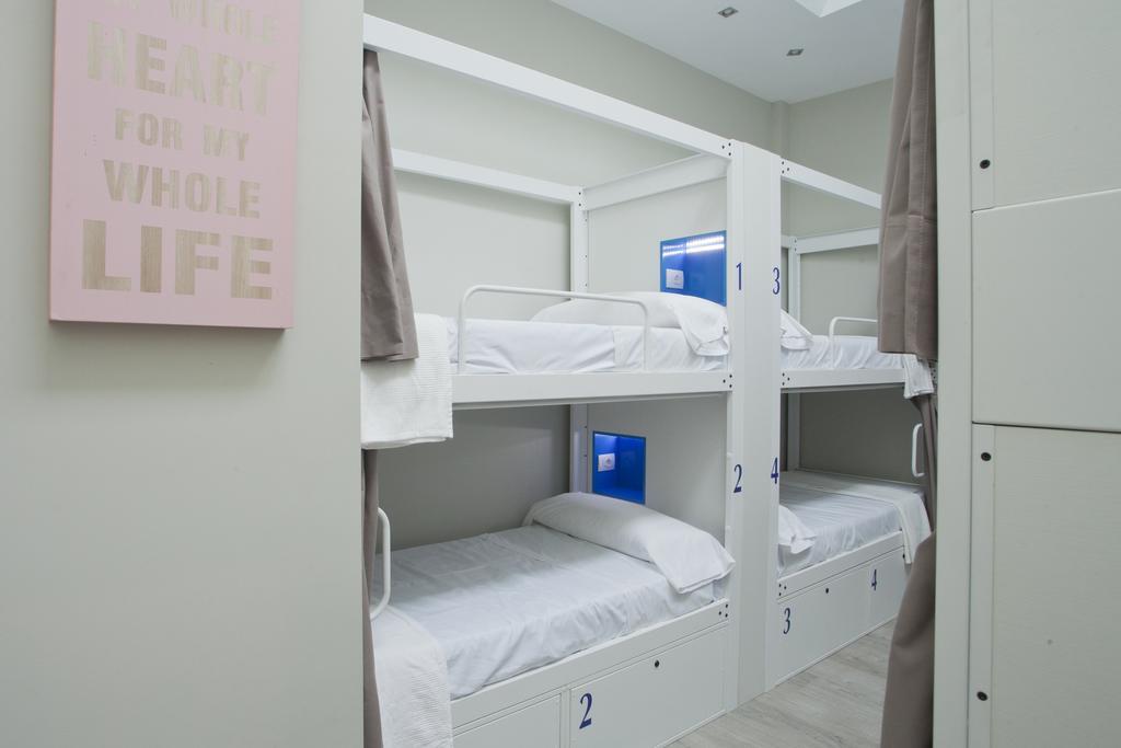 Bed 8-Bed Female Dormitory Room
